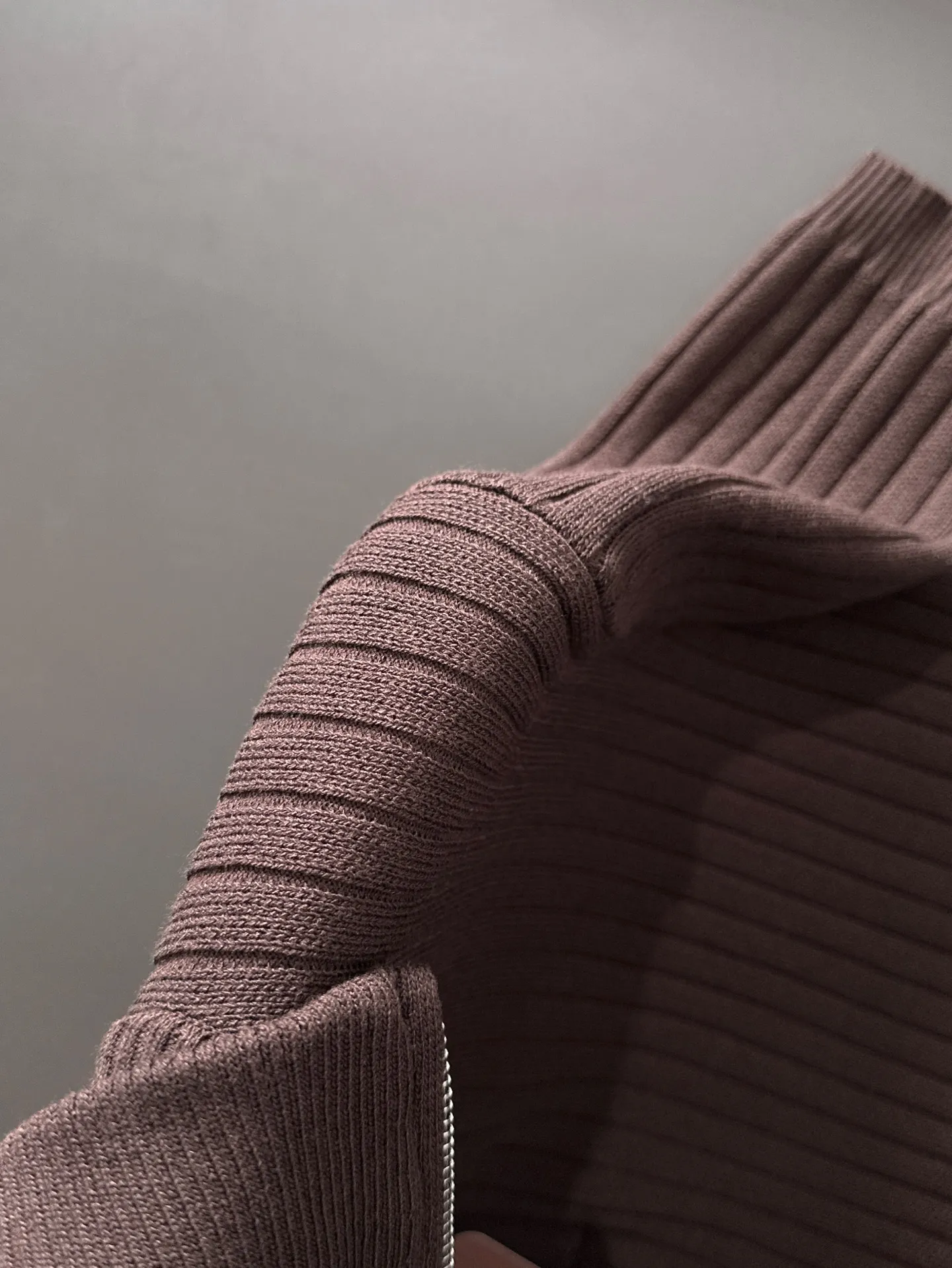 Next day shipment LP high quality Loro Piana 26ss New Arrival men's short-sleeved T-shirt Made of combed cotton yarn knitted cotton fabric, no pressure when entering and exiting the counter Exclusive control of raw materials It feels substantial when weighed, and the upper body is more textured than ordinary T-shirts. This texture can cope with the weather easily and is suitable for both hot and cold! Loose fit design, looks noble. The only correct version is available Size: M to XXXL